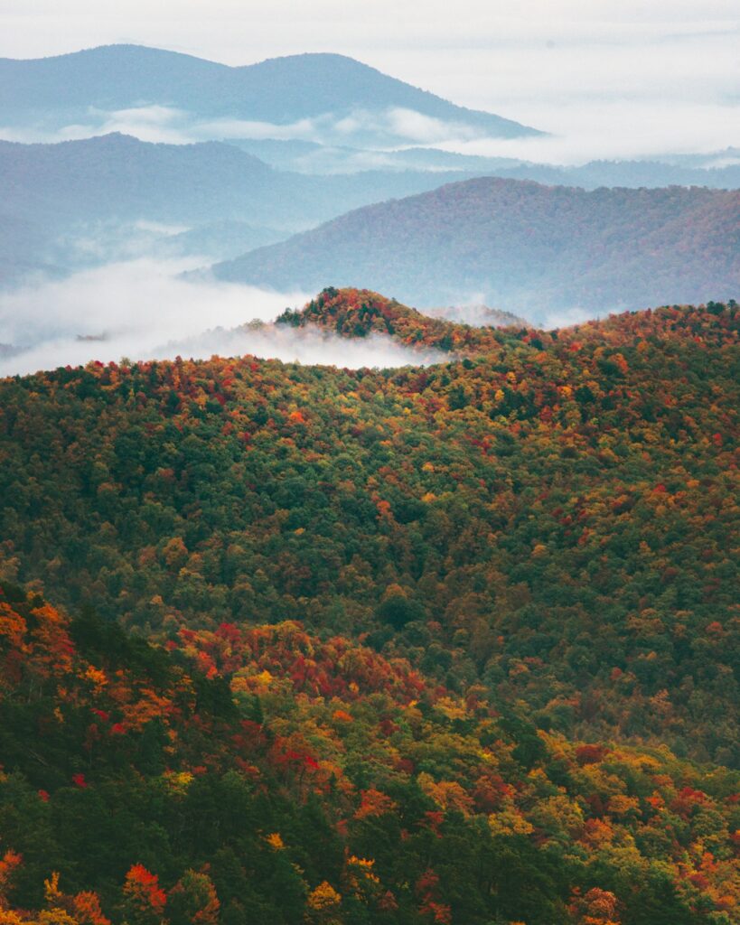 Cost to visit Shenandoah in autumn — Blue Ridge mountain range covered in fall foliage